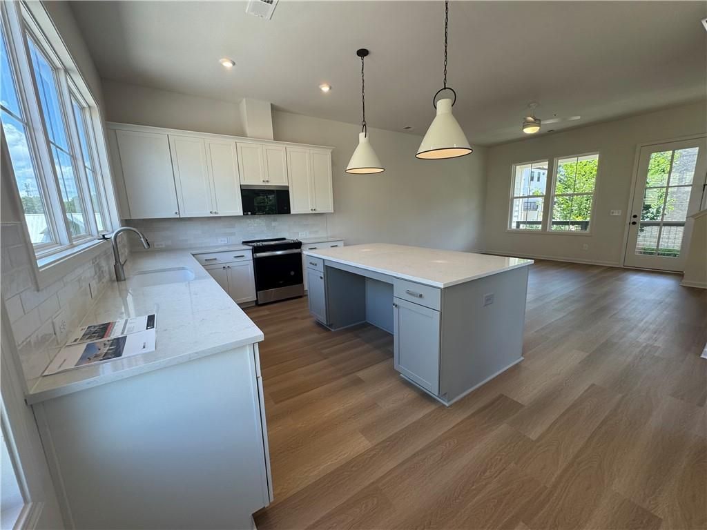 Image 6 of property listing at 440 Argosy Park Circle 16, Alpharetta, GA 30005