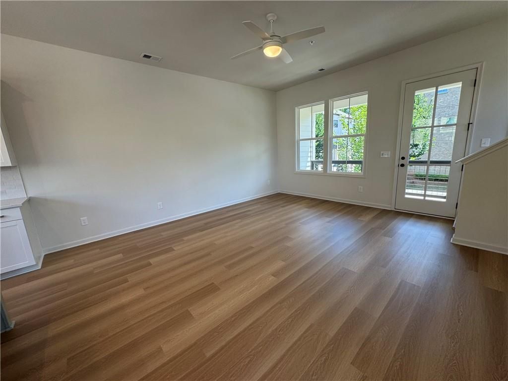 Image 7 of property listing at 440 Argosy Park Circle 16, Alpharetta, GA 30005