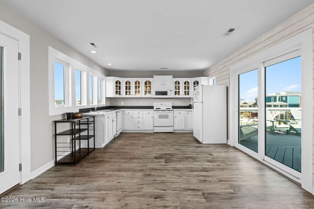 598 Ocean Boulevard W, Holden Beach, NC 28462