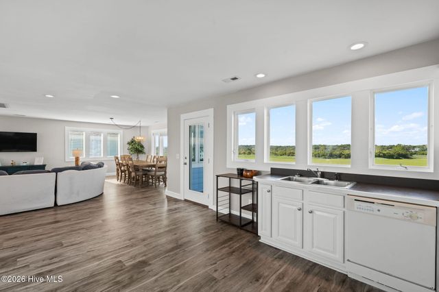 598 Ocean Boulevard W, Holden Beach, NC 28462