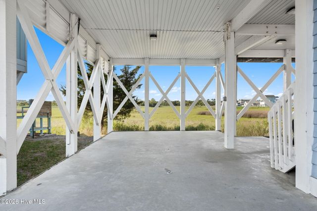 598 Ocean Boulevard W, Holden Beach, NC 28462