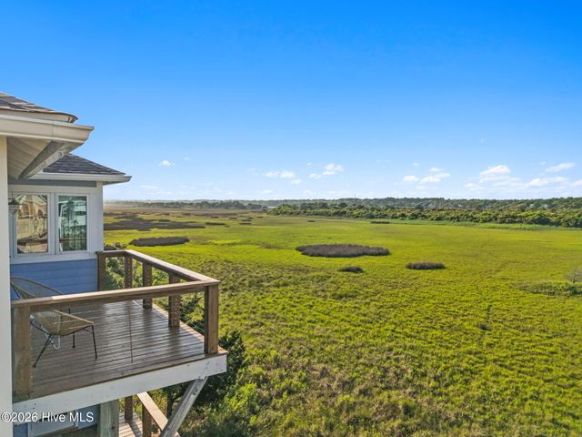 598 Ocean Boulevard W, Holden Beach, NC 28462