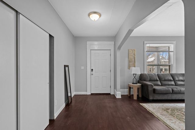 211 E Dover Court, Davenport, IA 52803