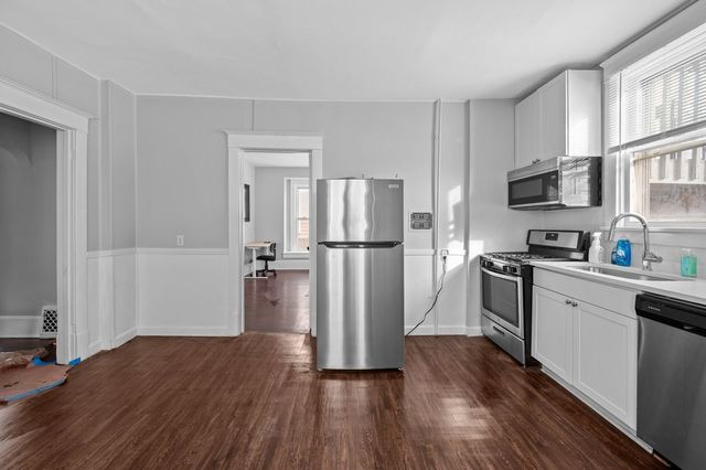 211 E Dover Court, Davenport, IA 52803