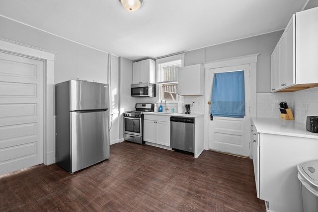 211 E Dover Court, Davenport, IA 52803