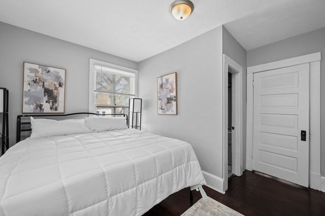 211 E Dover Court, Davenport, IA 52803