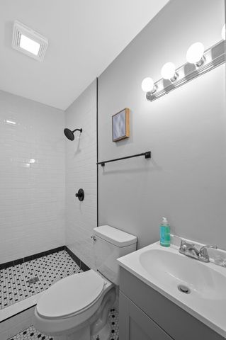 211 E Dover Court, Davenport, IA 52803