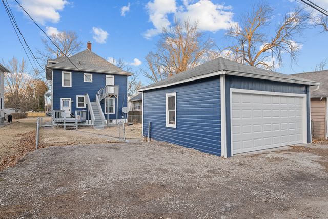 211 E Dover Court, Davenport, IA 52803