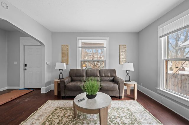 211 E Dover Court, Davenport, IA 52803