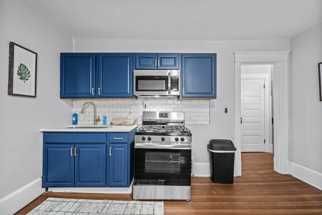 211 E Dover Court, Davenport, IA 52803