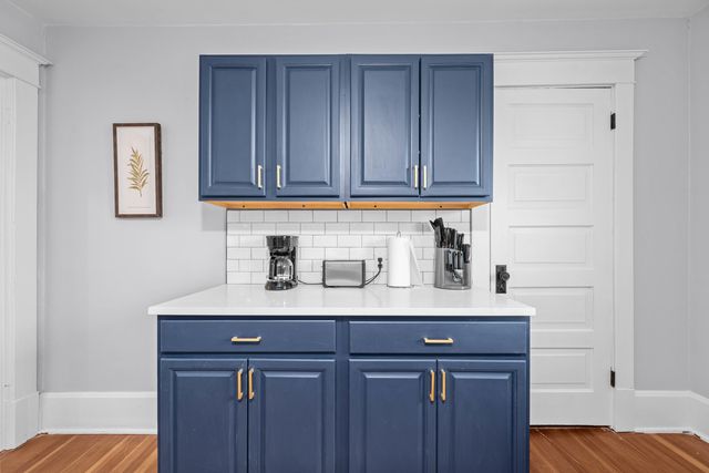 211 E Dover Court, Davenport, IA 52803