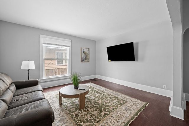 211 E Dover Court, Davenport, IA 52803