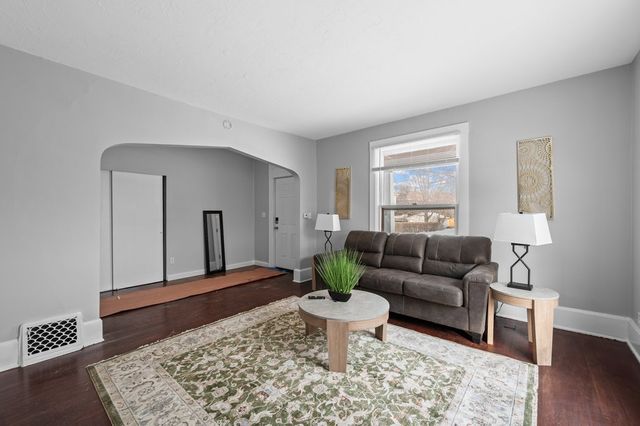211 E Dover Court, Davenport, IA 52803