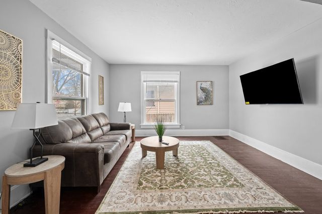 211 E Dover Court, Davenport, IA 52803