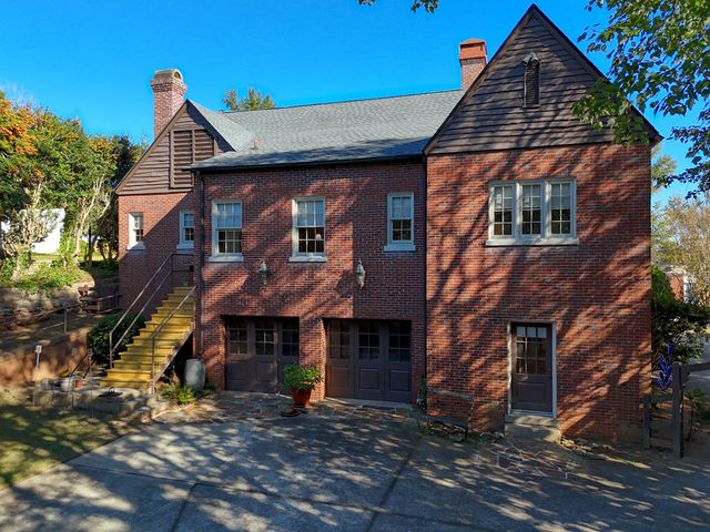 1007 4th Avenue, West Point, GA 31833