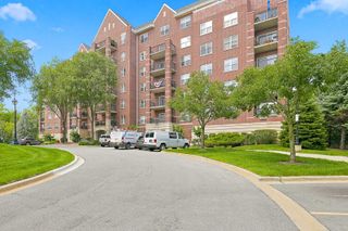 440 W Mahogany Court 603, Palatine, IL 60067
