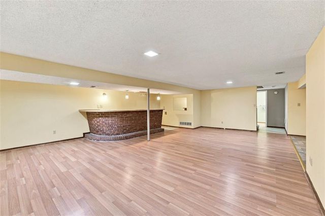 16513 E 51st St Court S, Independence, MO 64055