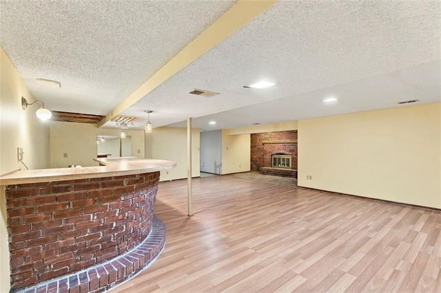 16513 E 51st St Court S, Independence, MO 64055