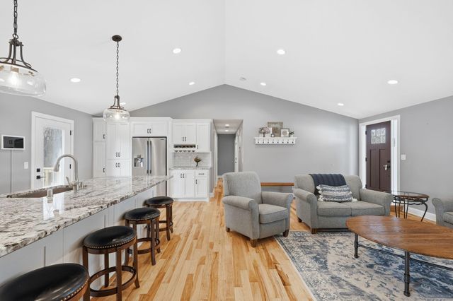 10640 Aquila Avenue S, Bloomington, MN 55438