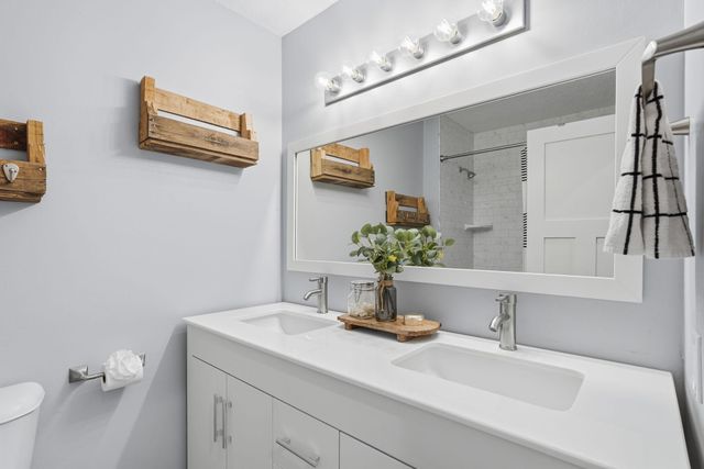 10640 Aquila Avenue S, Bloomington, MN 55438