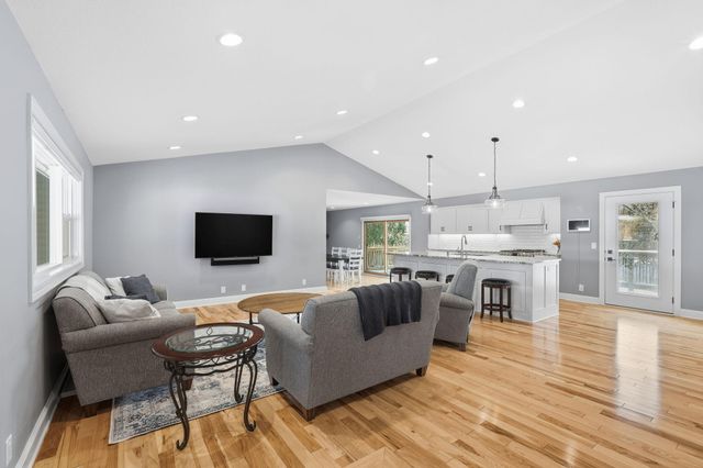 10640 Aquila Avenue S, Bloomington, MN 55438