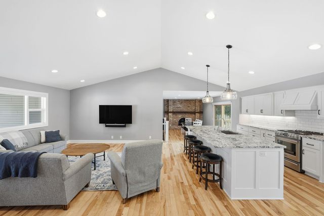 10640 Aquila Avenue S, Bloomington, MN 55438