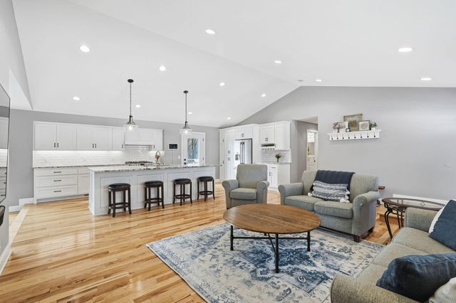 10640 Aquila Avenue S, Bloomington, MN 55438