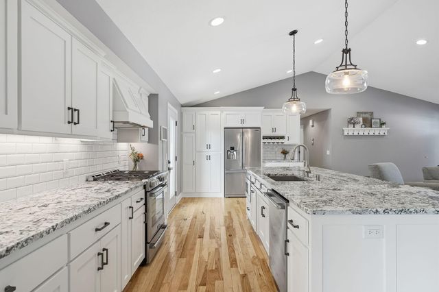 10640 Aquila Avenue S, Bloomington, MN 55438