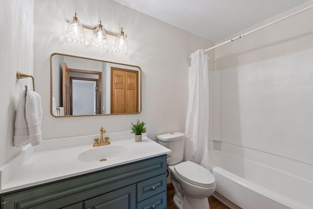 1756 Helena Road N, Oakdale, MN 55128