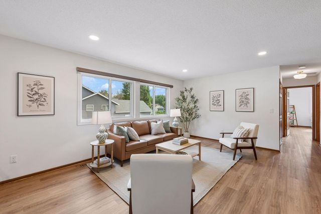 1756 Helena Road N, Oakdale, MN 55128