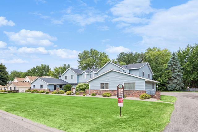 1756 Helena Road N, Oakdale, MN 55128