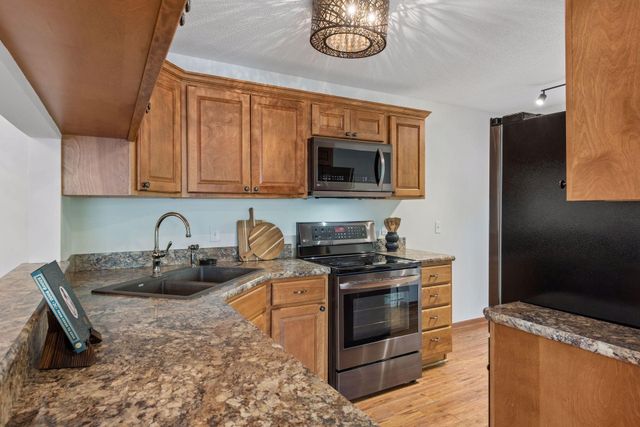 1756 Helena Road N, Oakdale, MN 55128