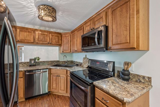 1756 Helena Road N, Oakdale, MN 55128