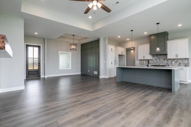 909 SPYGLASS CT, Columbia, MO 65201