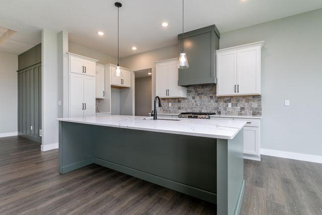 909 SPYGLASS CT, Columbia, MO 65201