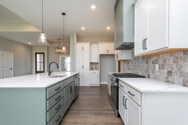 909 SPYGLASS CT, Columbia, MO 65201