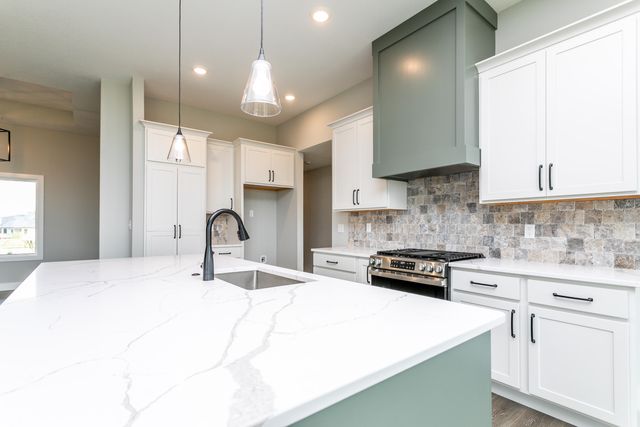 909 SPYGLASS CT, Columbia, MO 65201