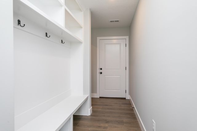 909 SPYGLASS CT, Columbia, MO 65201