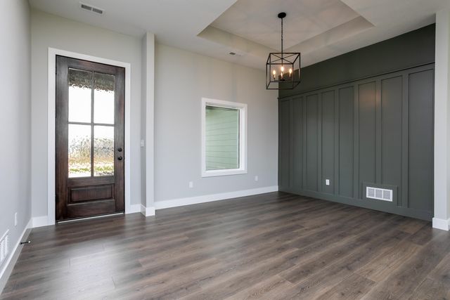 909 SPYGLASS CT, Columbia, MO 65201