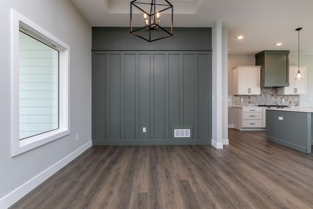 909 SPYGLASS CT, Columbia, MO 65201