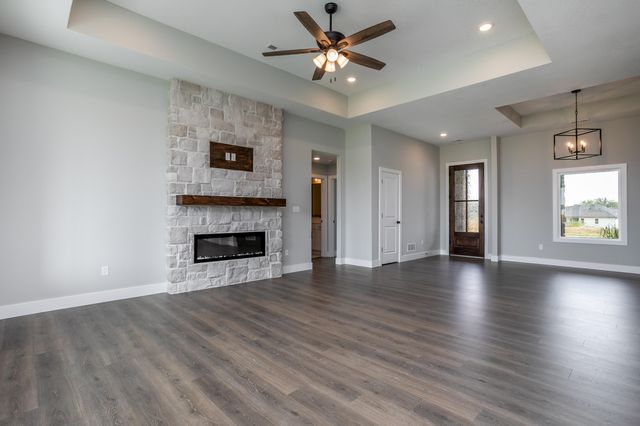 909 SPYGLASS CT, Columbia, MO 65201