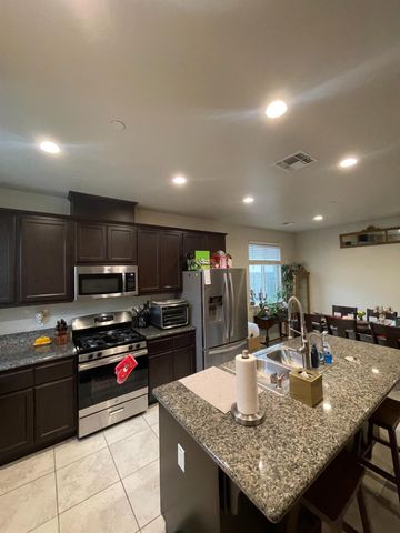 1478 Woodbury Ct, Merced, CA 95348