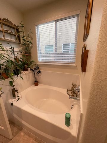 1478 Woodbury Ct, Merced, CA 95348