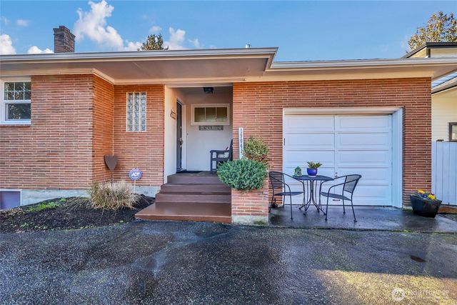 19041 21st Avenue NW, Shoreline, WA 98177