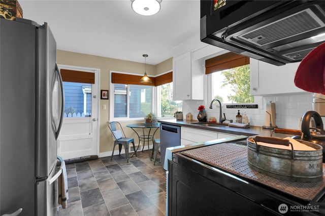 19041 21st Avenue NW, Shoreline, WA 98177