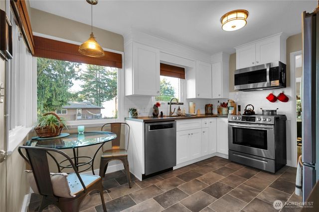 19041 21st Avenue NW, Shoreline, WA 98177