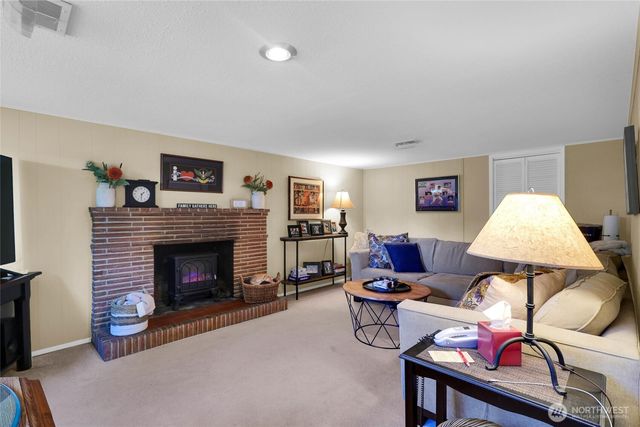 19041 21st Avenue NW, Shoreline, WA 98177