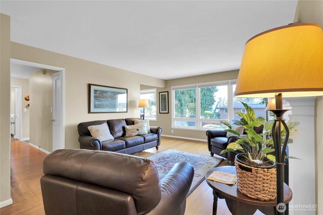 19041 21st Avenue NW, Shoreline, WA 98177