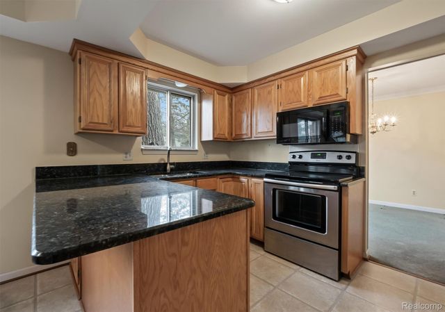 52580 Southdown Road, Shelby Charter Township, MI 48316