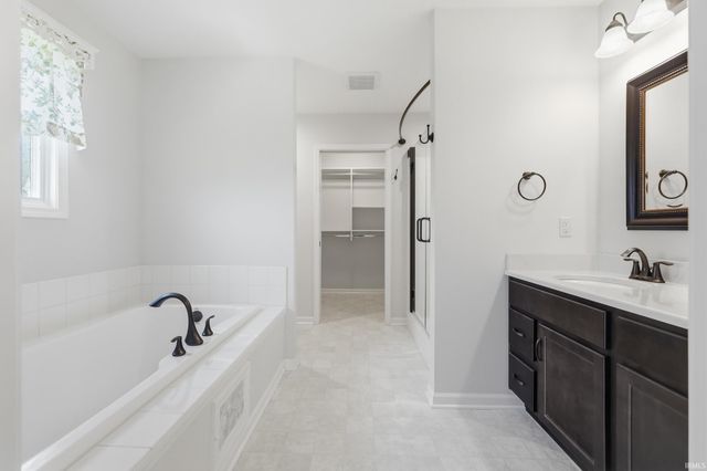 14399 Verona Lakes Passage, Fort Wayne, IN 46814